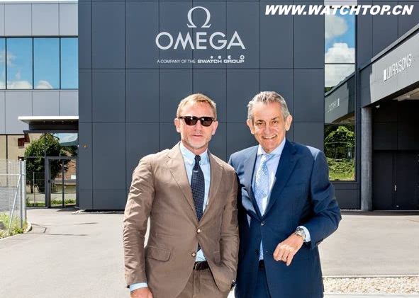 丹尼爾克雷格拜訪歐米茄Villeret工坊 展示Seamaster 300“SPECTRE”特別限量腕表