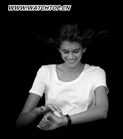 凱雅·格伯 (Kaia Gerber) 的選擇——歐米茄全新碟飛名典系列女士腕表 超模 辛迪·克勞馥 歐米茄 凱雅·格伯 行業資訊  第4張