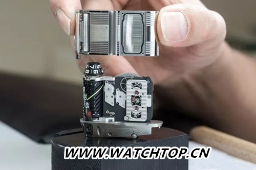 用滾筒上煉：URWERK UR 111C 腕表 URWERK 行業(yè)資訊  第5張